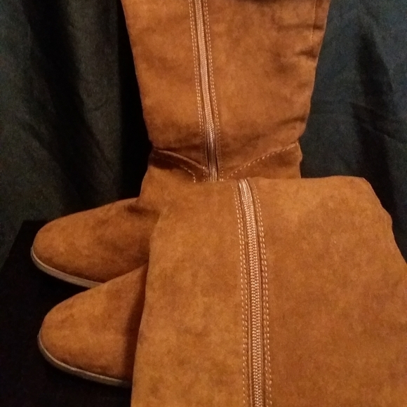 NWOT suede boots - Picture 4 of 6